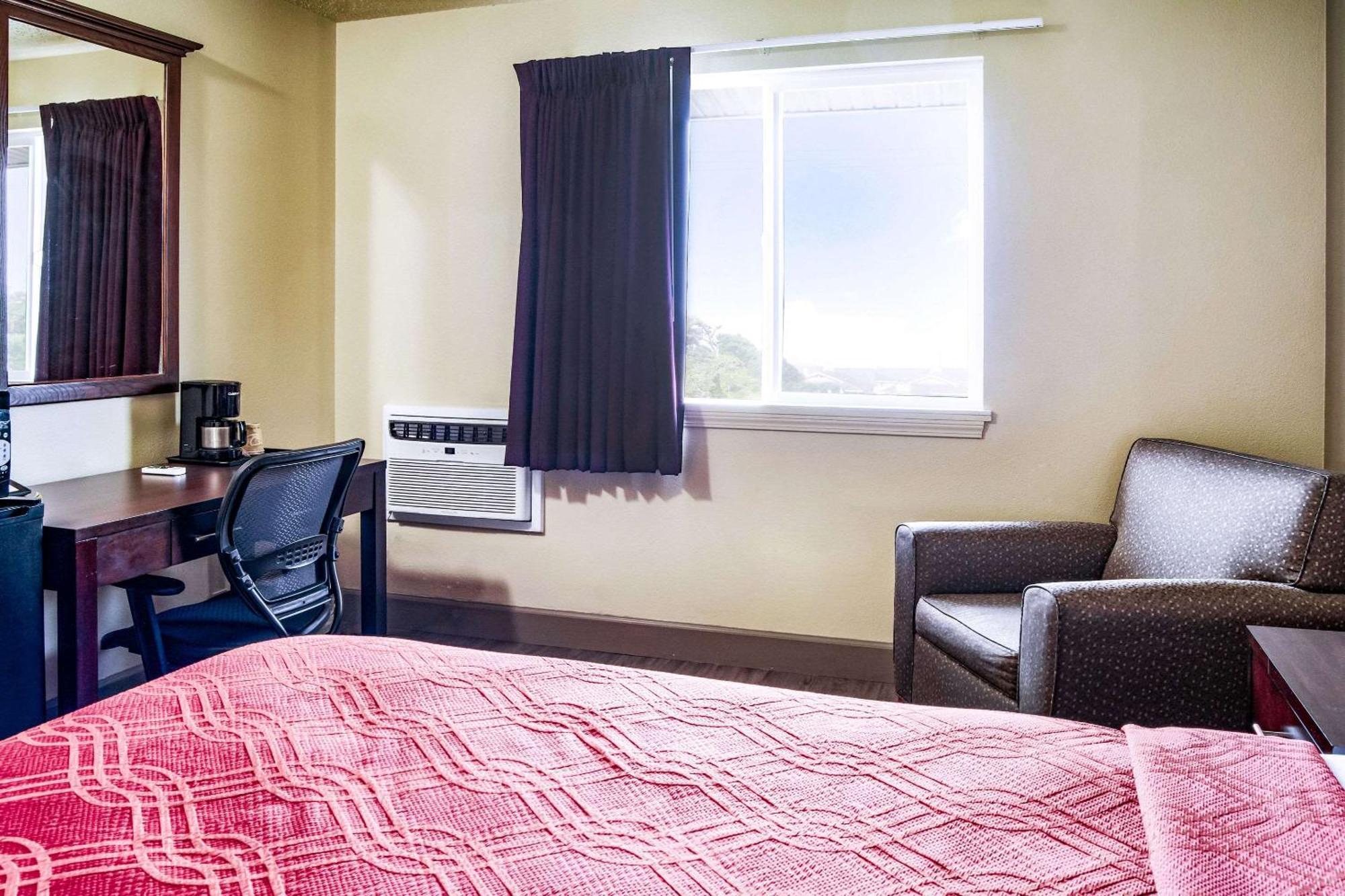 Econo Lodge Torre di Newport Esterno foto